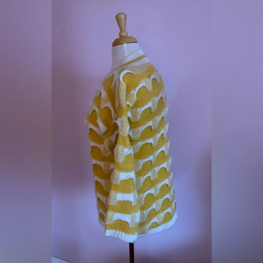 Vintage Textured Yellow and White Women's Sweater - Picture 3 of 6